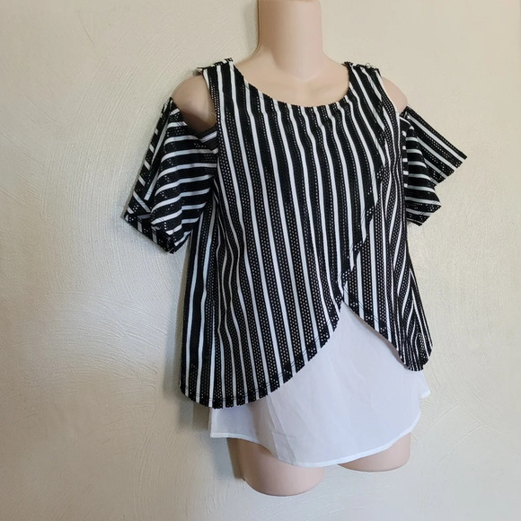 IT GIRL Black and White Cold Shoulder Blouse Top Size Women's Small NEW - Picture 4 of 12